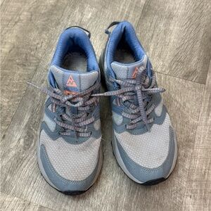 New Balance Blue and Gray Sneakers Size 6.5